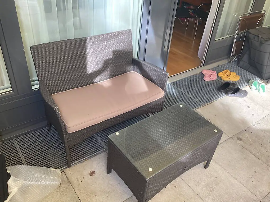 Sitzbank mit Tisch gratis abzugeben - schnellst möglich