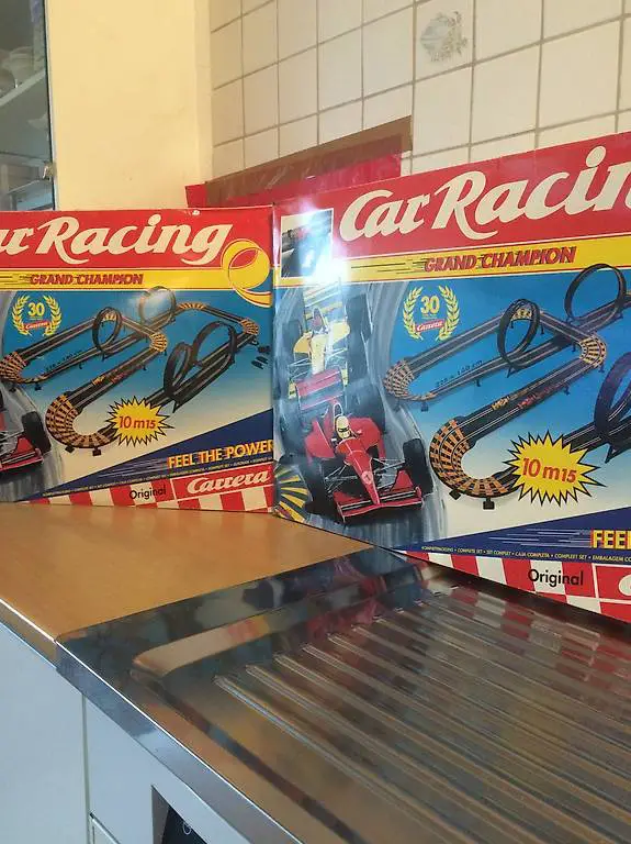 2 carrerarennbahnen + 3boliden spass pur/kompartibel