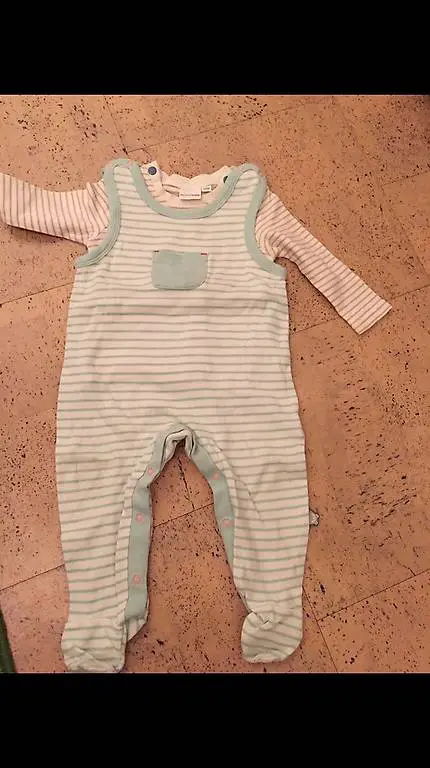 Strampler mit füsse + Pullover Grösse 62/68