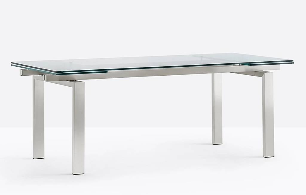 Ausziehbarer Metalltisch mit Glasplatte