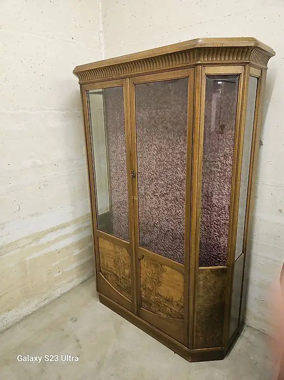 Schöne alte holzvitrine