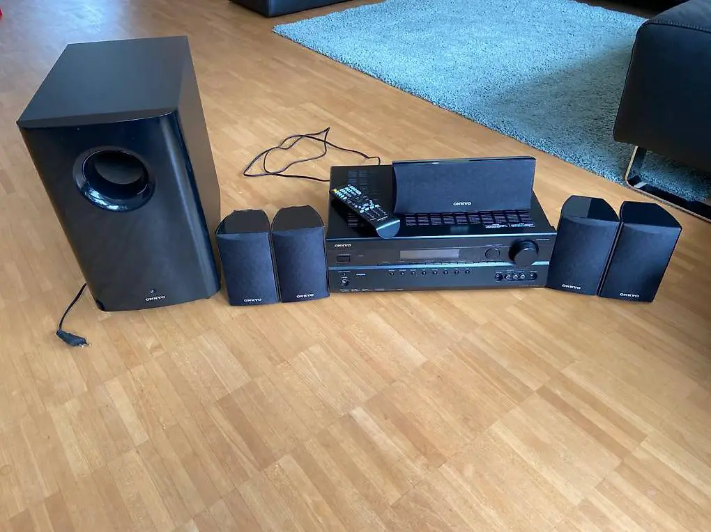 ONKYO Home Theater / AV Receiver mit Boxen