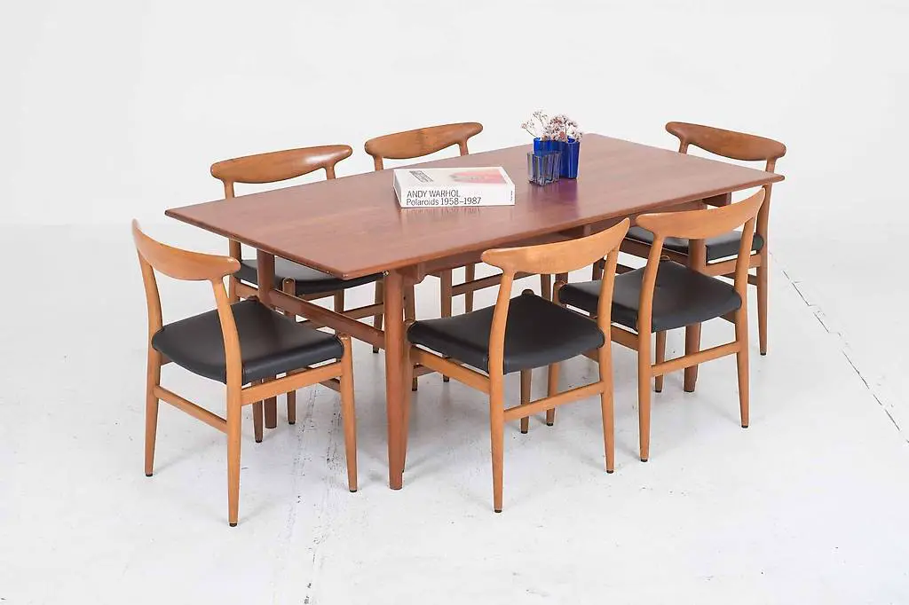 Andreas Tuck AT-327 Tisch von Hans J. Wegner