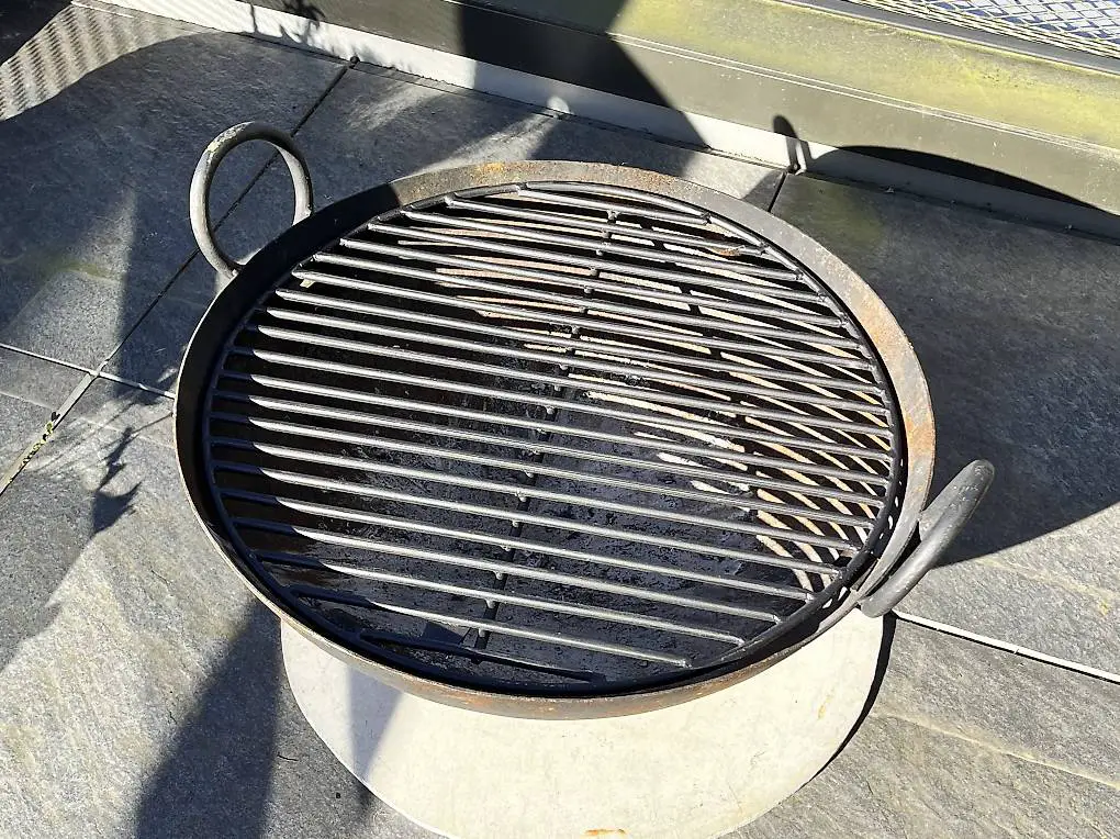 Feuerschale mit Grillrost