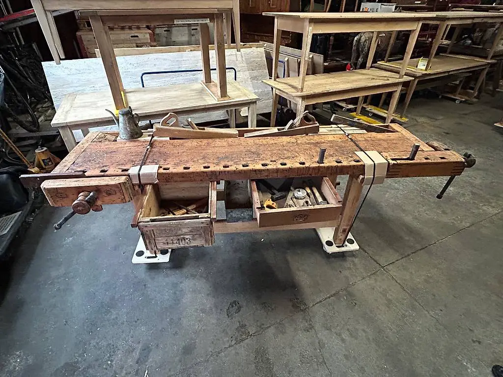 Hobelbank Werkbank antik 290 x 65 cm H. 85 cm Buche mit Deko