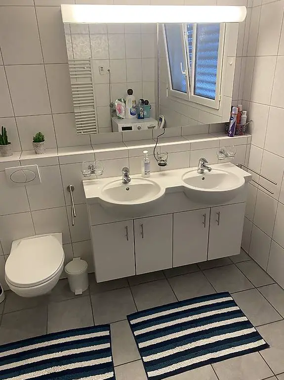 Badmöbel inkl.Waschtischarmatur und Spiegel