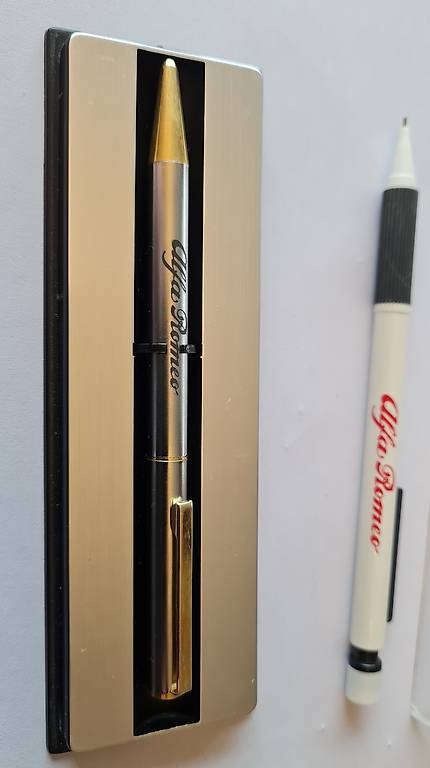 Alfa Roméo porte mine et stylo rechargeable