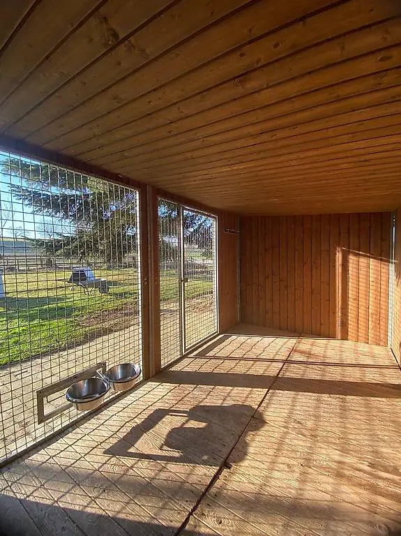 Hundezwinger/Gerätehaus/Stall