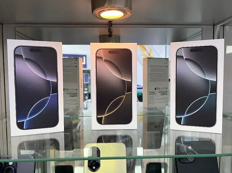 iphone 16 pro max 256gb fabrikneusilver-black-natural