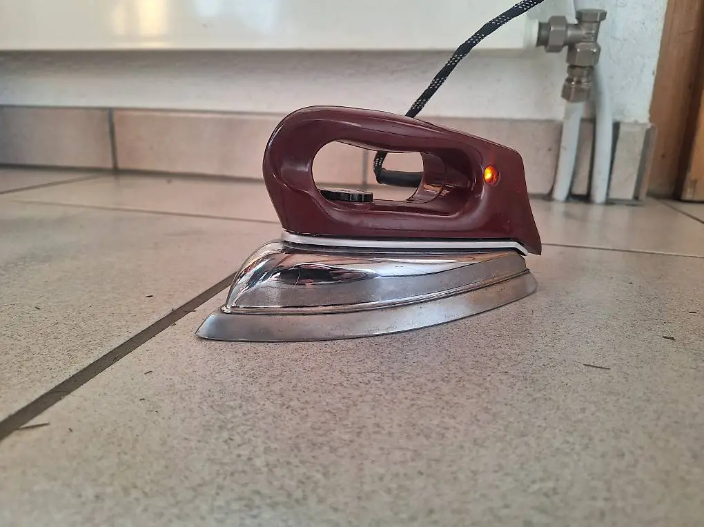 Bügeleisen Jura inkl. Lederetui