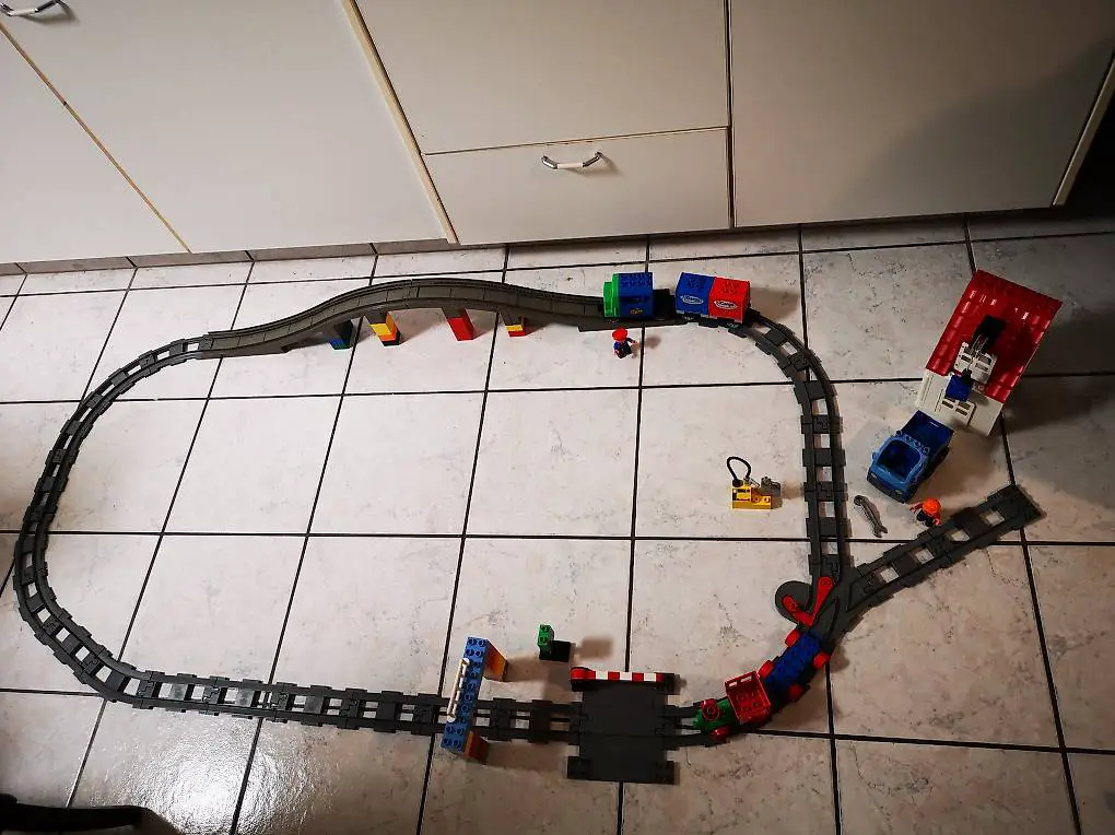 (L106) XXL Lego Duplo Eisenbahn mit Zubehör