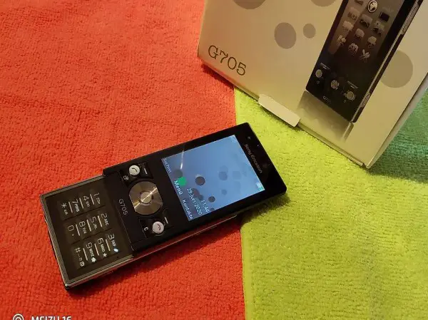 Sony Ericsson G705 (3G) Seltenheit ohne SIM lock in OVP