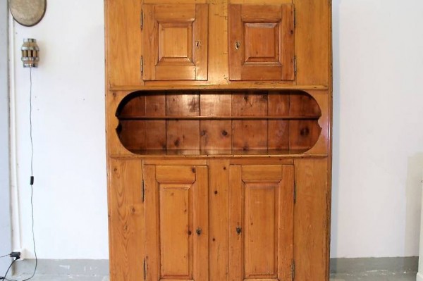 Bauernbuffet, über 200 jährig.