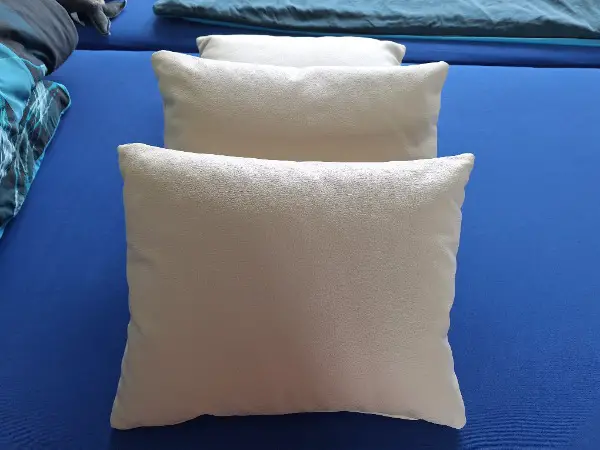 3 Kunstleder-Kissen Möbel Pfister; ungebraucht