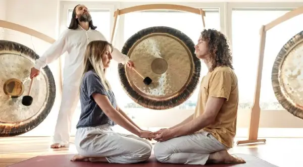 Gong-Klangmassage für Paare