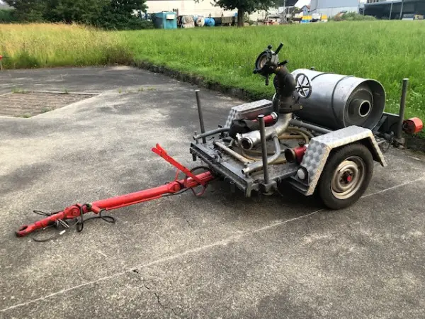 Anhänger Pfander mit Wasserwerfer Primus von Feuerwehr.