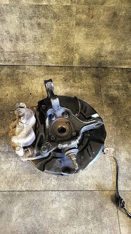 Achsschenkel vorne links Subaru