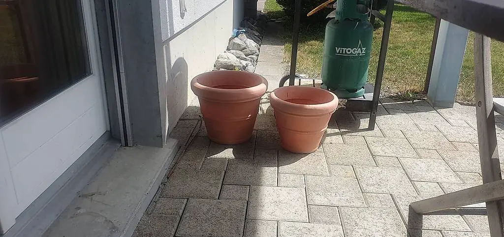 2 Blunentöpfe mit Loch