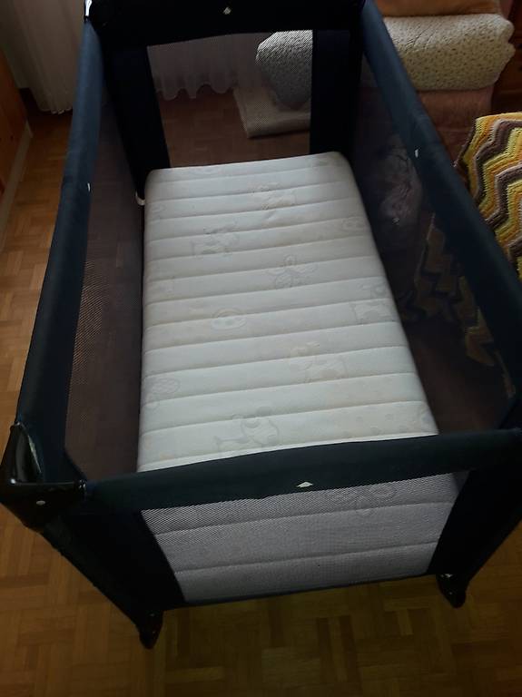 Regalo lettino Chicco cm 130x70 h70, piegevole, come nuovo.