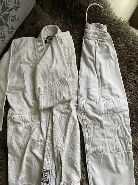 2x Training Kleider 150 und 180 Kimono