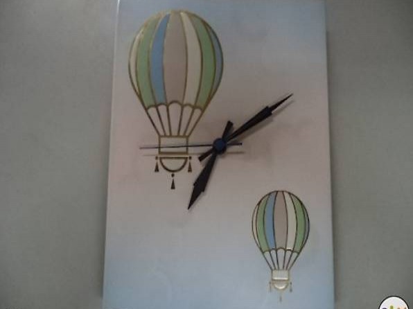 Wanduhr aus Keramik mit Uhrwerk