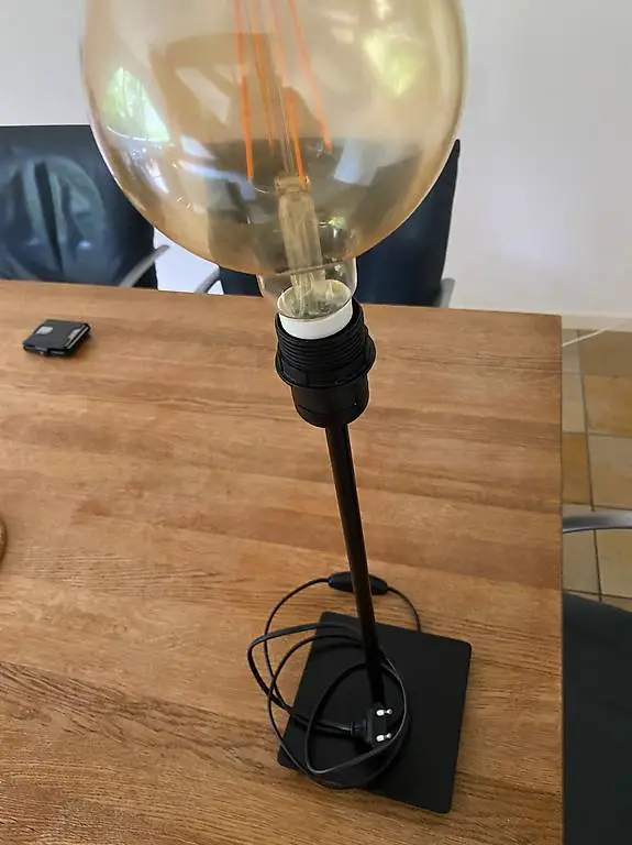 Lampenfuss inkl. Birne, voll funktionsfähig