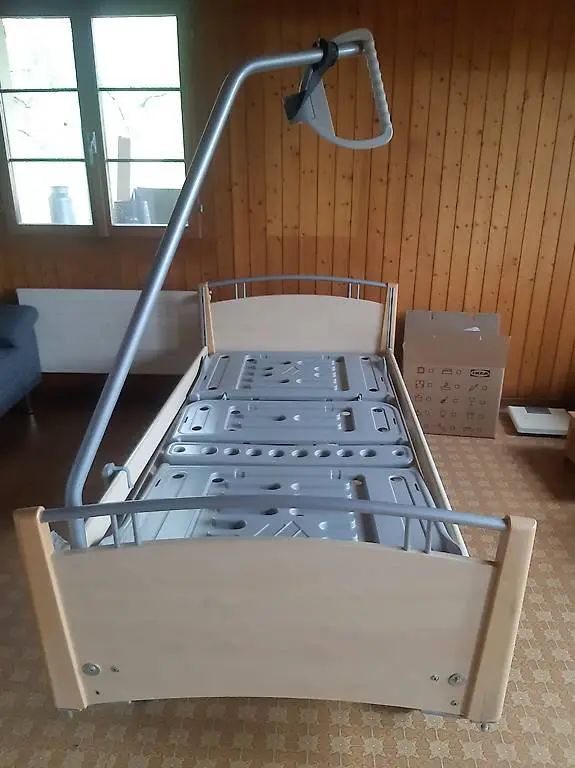 Pflegebett / Krankenbett / elektr. Bett