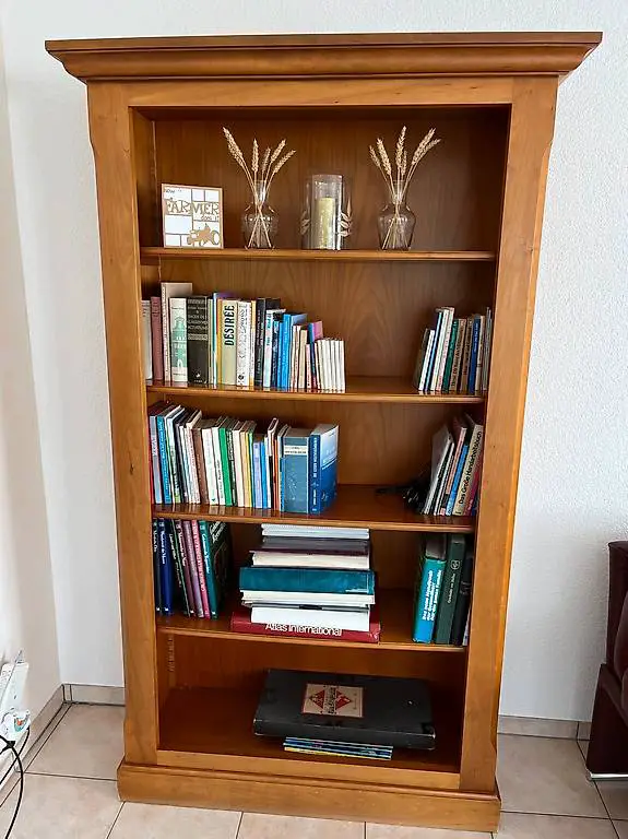 Bücherregal aus Kirschbaumholz massiv