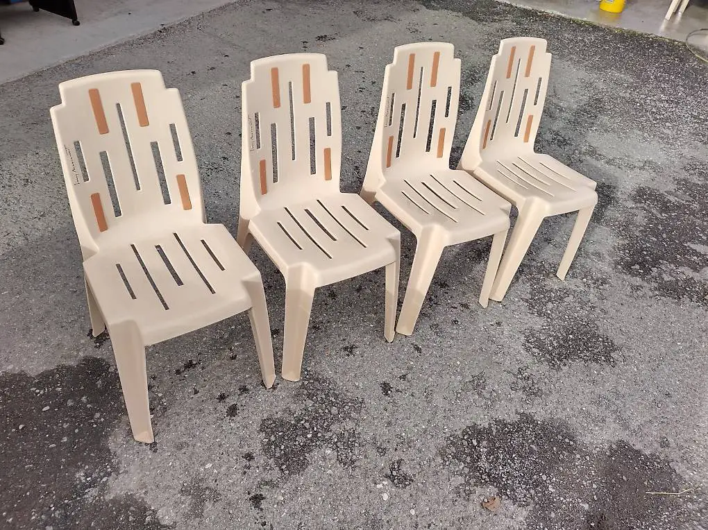 4-er Set Samba Designer Kunststoffstühle Henry Massonet