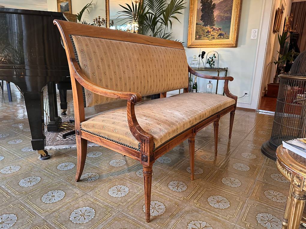 XVI Stil Nussbaum Canapé, 19. Jhd.