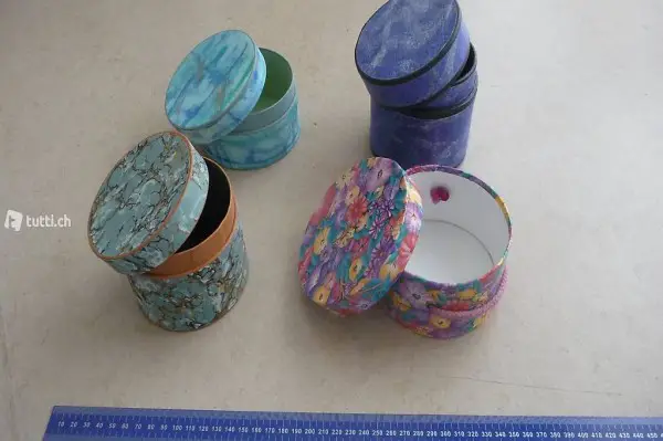 Vier runde Schachteln (div Preise)