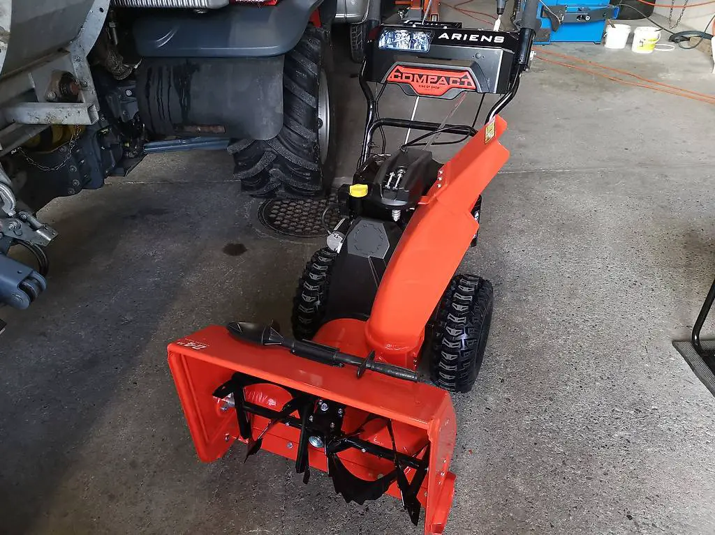 Ariens Schneefräse ST24 Compact AutoTurn