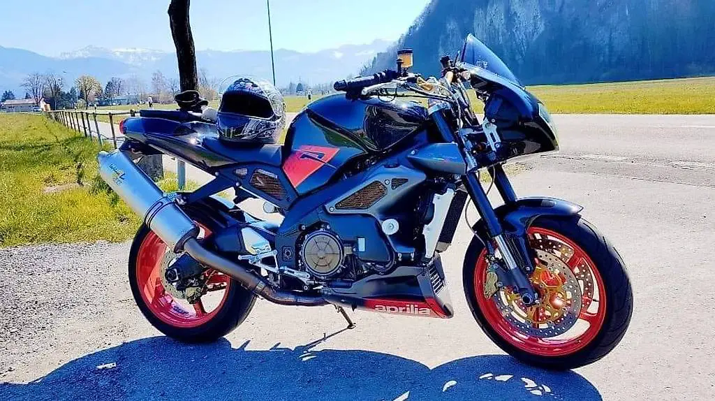 aprilia tuono 1000