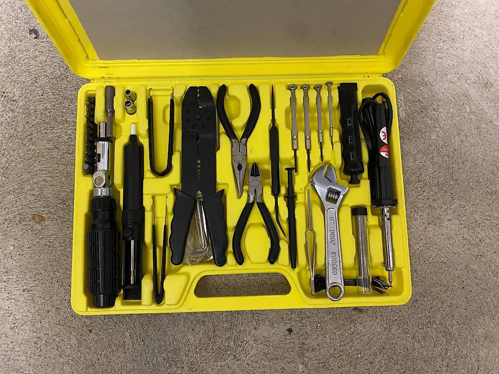 Fein- Werkzeugsatz im Koffer