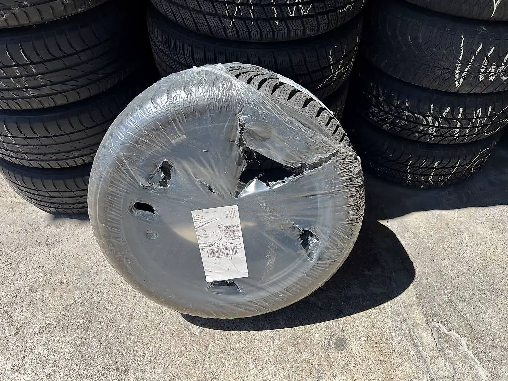 1x Winterreifen Hankook (NEU) 215/55 R17 98V XL