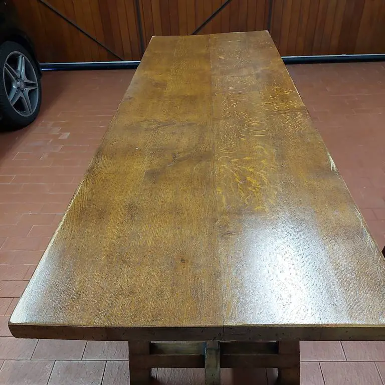 Tavolo in noce massiccio