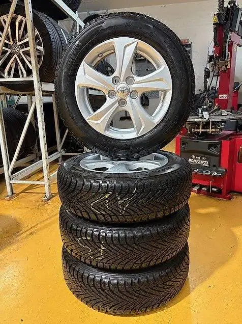 Ruote invernali in lega originali Toyota New Yaris 185/65/15