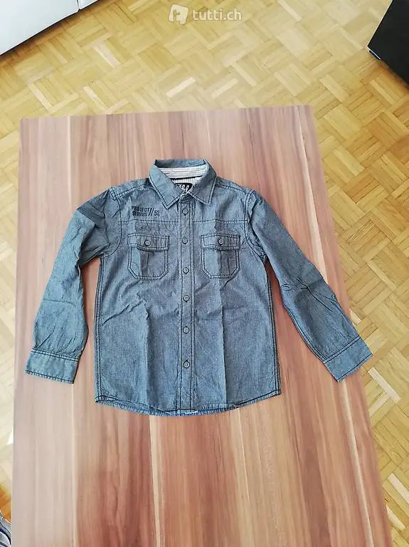 Kinderhemd / Hemd, nur 1 Mal getragen, Grösse 122