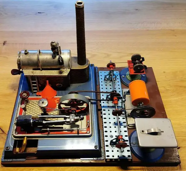 Stark erweiterte Dampfmaschine (sehr guter Zustand)