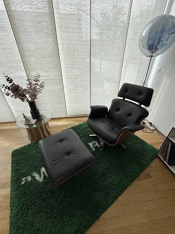 Schöner Lounge Chair + Ottoman (ähnlich Eames Lounge Chair)