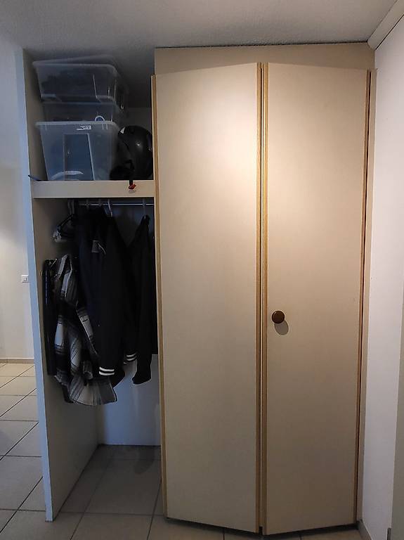 zu verschenken Einbauschrank Garderobe