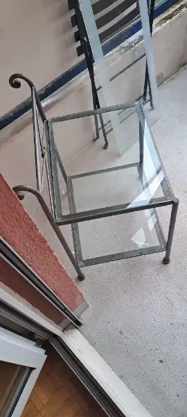 Beistelltisch aus Eisen mit 2 Ebenen aus Glas