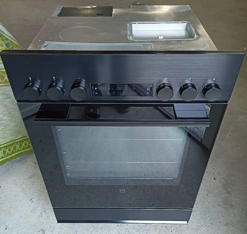 V-ZUG Backofen Herd Combair V400 7UHC, 55cm, Werksgarantie