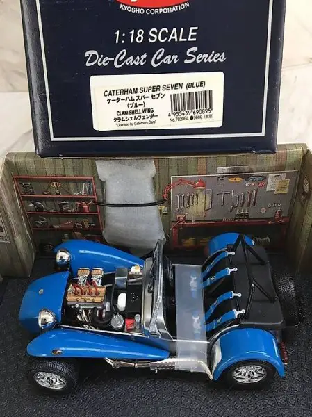 CATERHAM SUPER SEVEN BLAU 1:18 KYOSHO