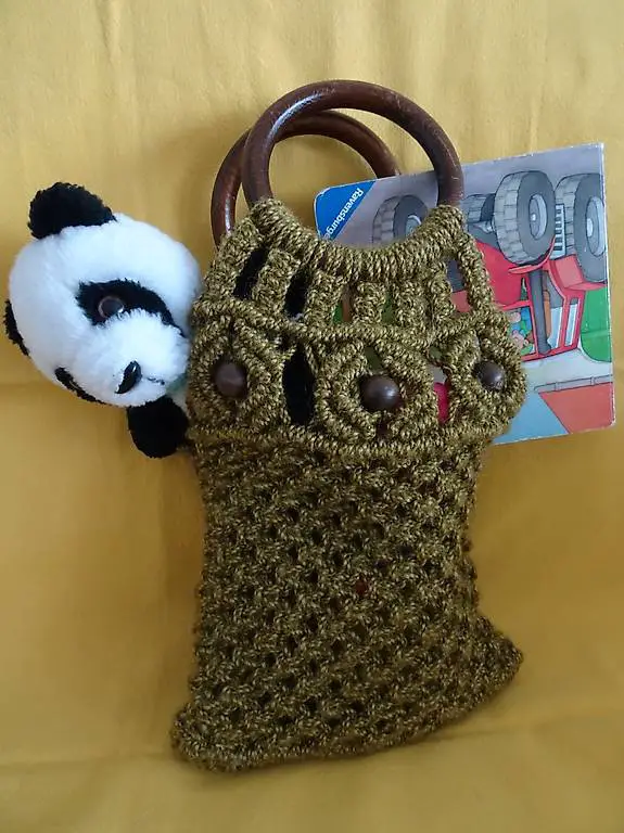 Puppen-Tasche grün 25x17cm. Makramée. OHNE Inhalt