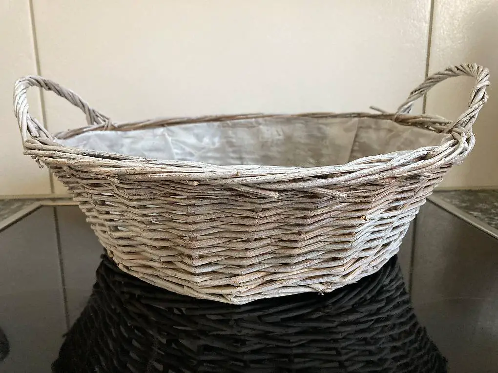 Korb aus Weidengeflecht