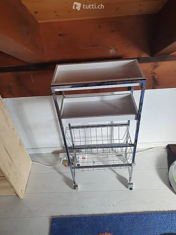 Aufbewahrungsregal auf Rädern