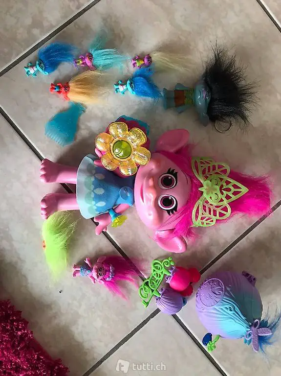 Vendo Poppy con pupazzi e casetta