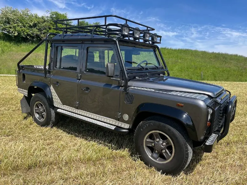 LAND ROVER Defender 110 SW 2.5 Td5 Tom Raider Lara Croft Sondermodell