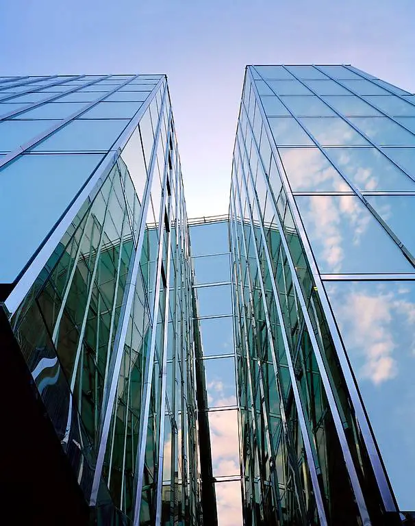 Cercasi addetti al servizio